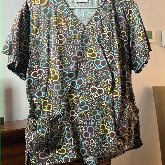 Libby Heart and Peace Sign Scrub Top - Picture 2 of 5